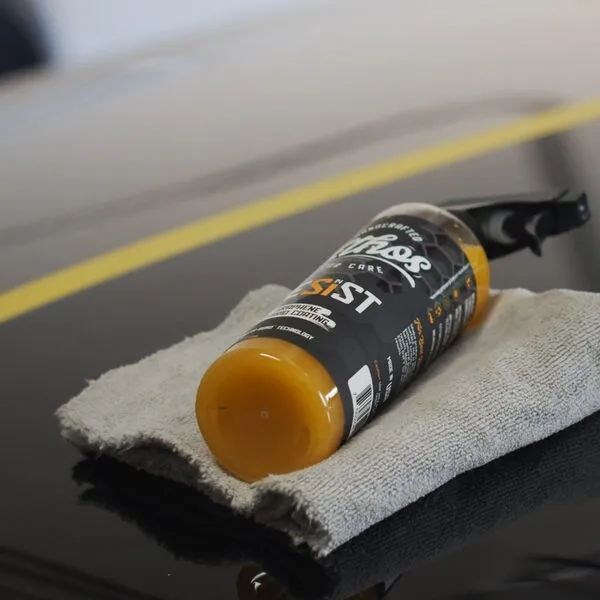 RESIST Graphene Spray Coating - UV Ceramic Coating for Cars - Advanced 2-in-1 Hybrid Formula for Incredibly Slick, Glossy Finish - Graphene Ceramic Coating Protection for Car, Boat, RV, Truck